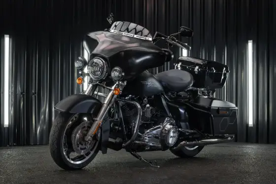 HARLEY-DAVIDSON STREET GLIDE 