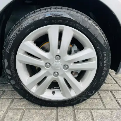 HONDA-FIT-2010