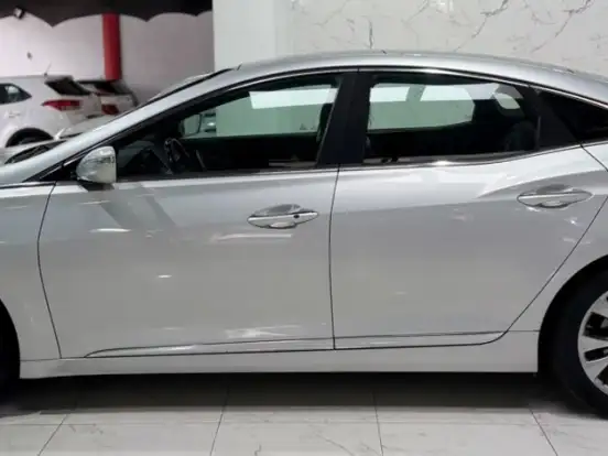 HYUNDAI-AZERA-3.0 MPFI GLS V6 24V GASOLINA 4P AUTOMÁTICO HYUNDAI-AZERA-2011
