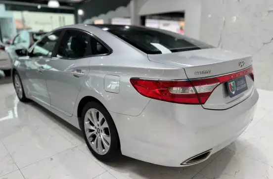 HYUNDAI-AZERA-2011