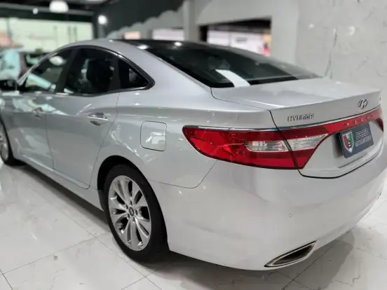 HYUNDAI-AZERA-3.0 MPFI GLS V6 24V GASOLINA 4P AUTOMÁTICO HYUNDAI-AZERA-2011
