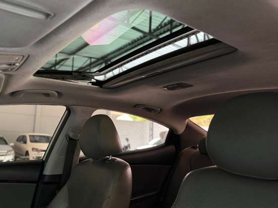 HYUNDAI-ELANTRA-2012