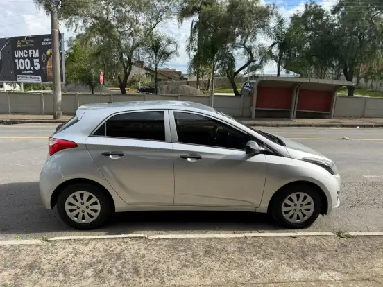 HYUNDAI-HB20-2012