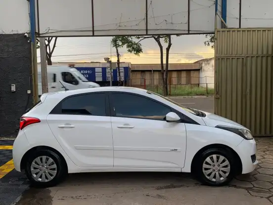 HYUNDAI-HB20-1.0 COMFORT 12V FLEX 4P MANUAL HYUNDAI-HB20-2015