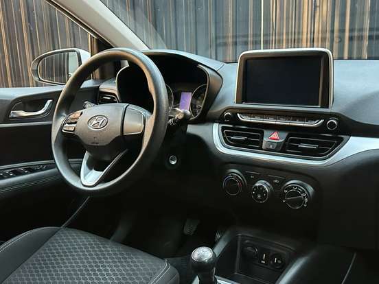 HYUNDAI-HB20-2022