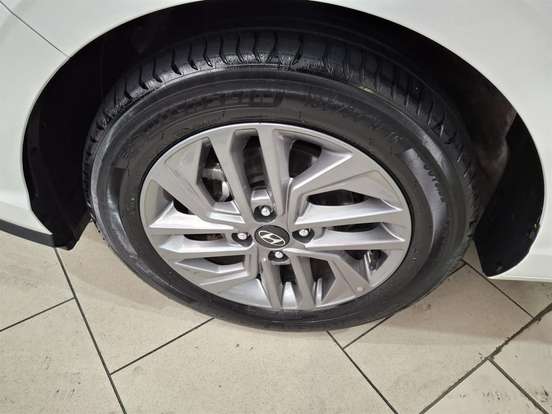 HYUNDAI-HB20-2023