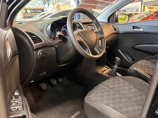 HYUNDAI-HB20-2016