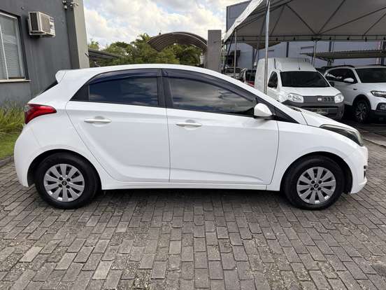 HYUNDAI-HB20-2015