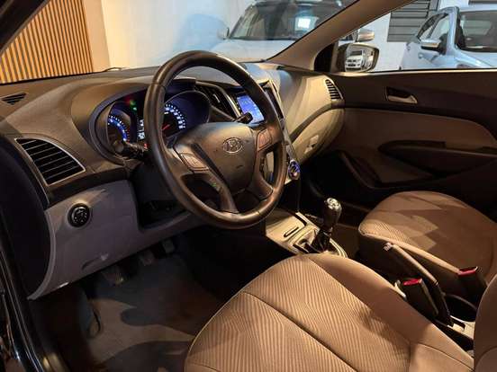 HYUNDAI-HB20-1.6 PREMIUM 16V FLEX 4P MANUAL HYUNDAI-HB20-2013