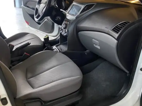 HYUNDAI-HB20S-1.6 COMFORT PLUS 16V FLEX 4P MANUAL HYUNDAI-HB20S-2015