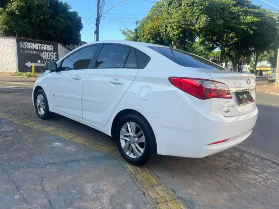 HYUNDAI-HB20S-2013
