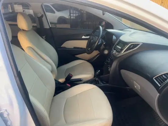 HYUNDAI-HB20S-1.6 PREMIUM 16V FLEX 4P AUTOMÁTICO HYUNDAI-HB20S-2013