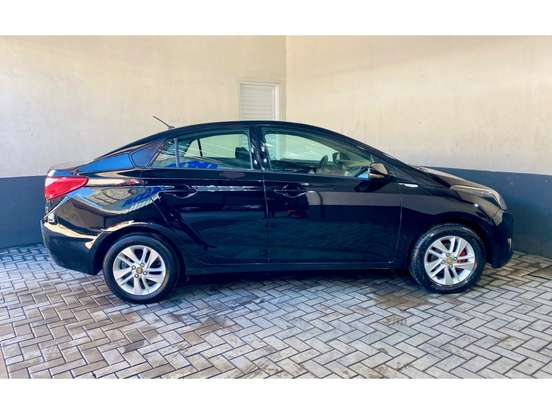 HYUNDAI-HB20S-2013