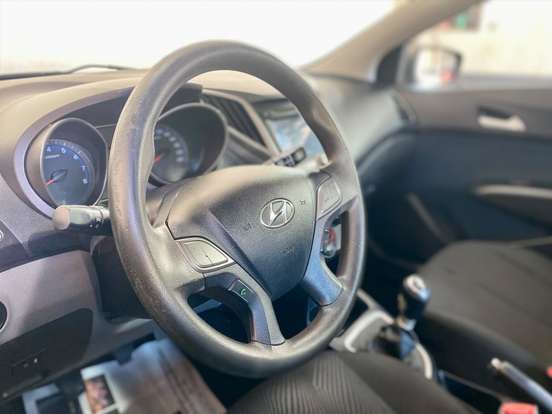 HYUNDAI-HB20S-2013