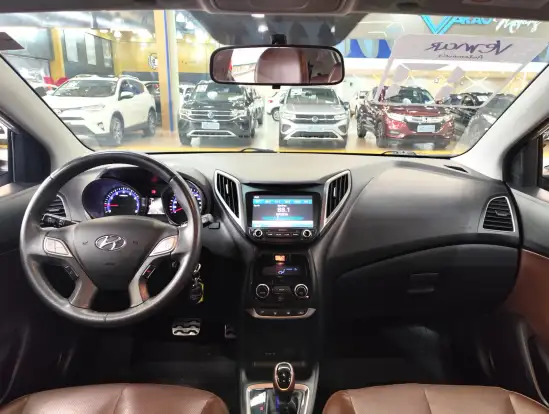 HYUNDAI-HB20X-1.6 16V PREMIUM FLEX 4P AUTOMÁTICO HYUNDAI-HB20X-2017