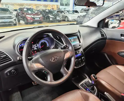 HYUNDAI-HB20X-1.6 16V PREMIUM FLEX 4P AUTOMÁTICO HYUNDAI-HB20X-2017