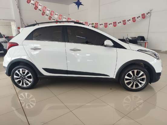 HYUNDAI-HB20X-2016