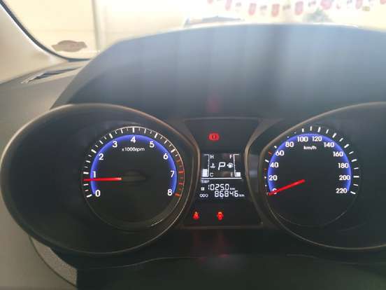 HYUNDAI-HB20X-1.6 16V PREMIUM FLEX 4P AUTOMÁTICO HYUNDAI-HB20X-2016
