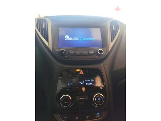 HYUNDAI-HB20X-1.6 16V PREMIUM FLEX 4P AUTOMÁTICO HYUNDAI-HB20X-2016