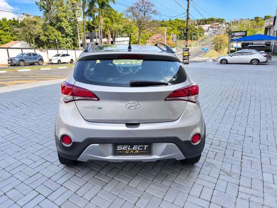 HYUNDAI-HB20X-2015