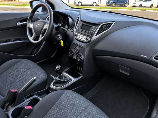 HYUNDAI-HB20X-1.6 16V STYLE FLEX 4P MANUAL HYUNDAI-HB20X-2015