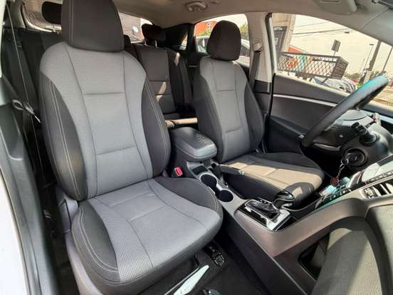 HYUNDAI-I30-1.8 MPI 16V GASOLINA 4P AUTOMATICO HYUNDAI-I30-2015