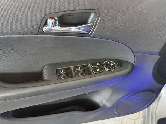HYUNDAI-I30-2.0 MPFI GLS 16V GASOLINA 4P AUTOMÁTICO HYUNDAI-I30-2011