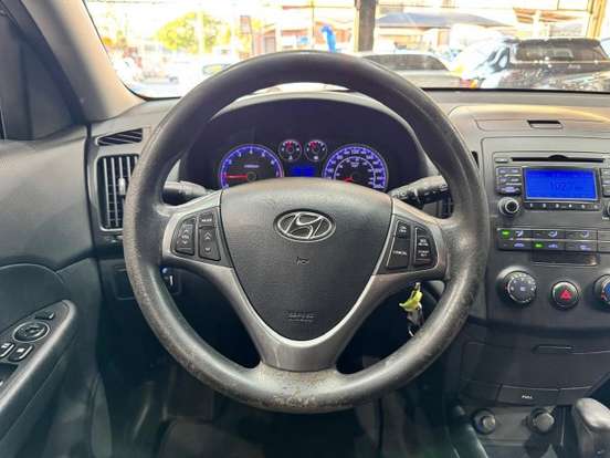HYUNDAI-I30-2.0 MPFI GLS 16V GASOLINA 4P AUTOMÁTICO HYUNDAI-I30-2011