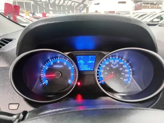 HYUNDAI-IX35-2010