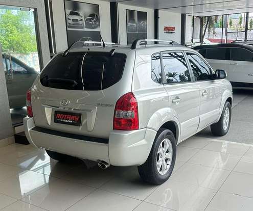 HYUNDAI-TUCSON-2011