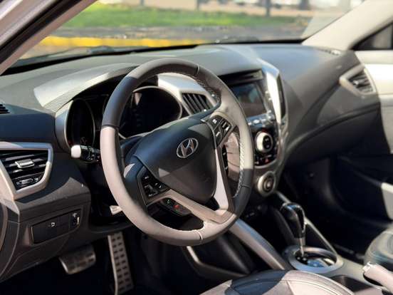 HYUNDAI-VELOSTER-2012