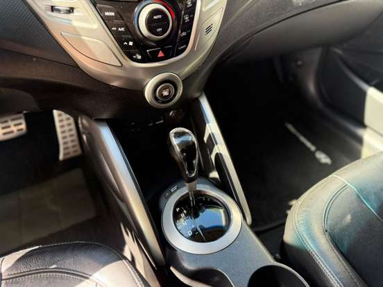 HYUNDAI-VELOSTER-2012