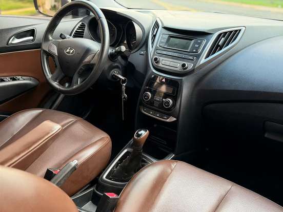 HYUNDAI-HB20-1.6 PREMIUM 16V FLEX 4P AUTOMÁTICO HYUNDAI-HB20-2015