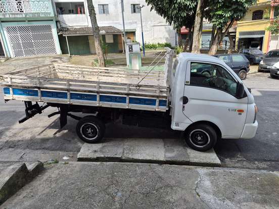 HYUNDAI-HR-2.5 LONGO SEM CAÇAMBA 4X2 16V 130CV TURBO INTERCOOLER DIESEL 2P MANUAL HYUNDAI-HR-2018