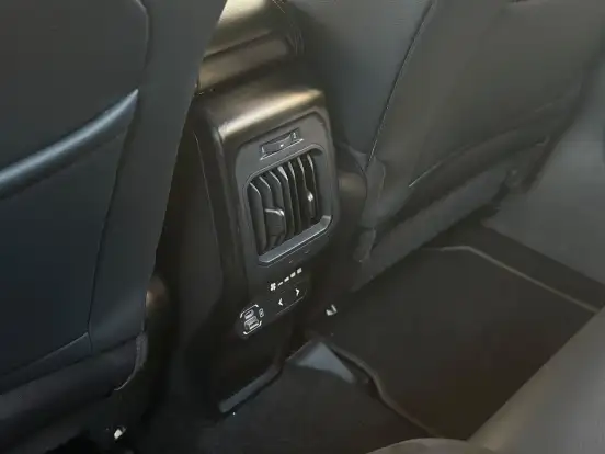 JEEP-COMMANDER-2024