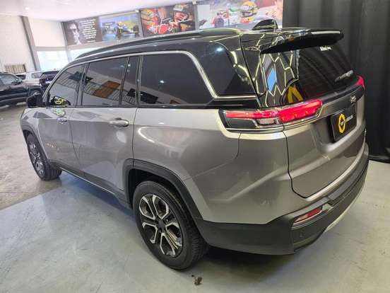 JEEP-COMMANDER-2023