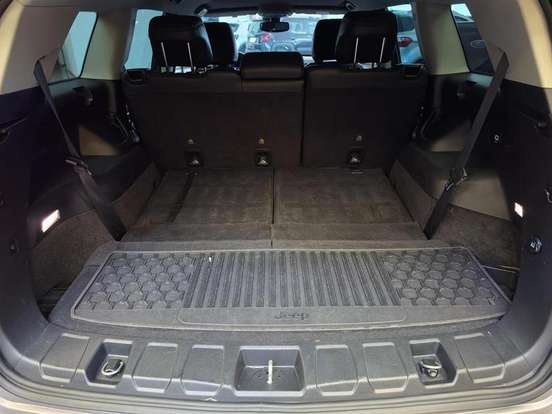 JEEP-COMMANDER-2023