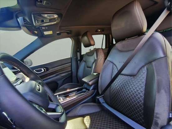 JEEP-COMMANDER-2024