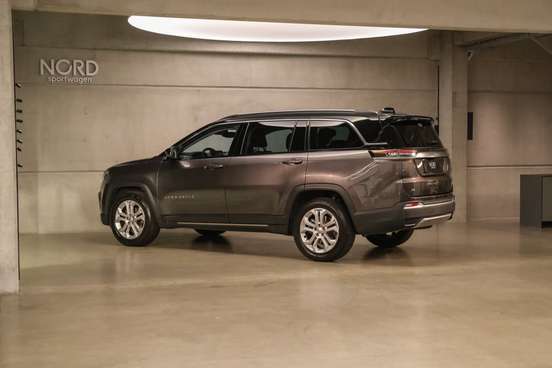 JEEP-COMMANDER-2023