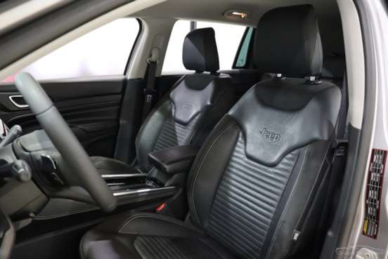 JEEP-COMMANDER-2023