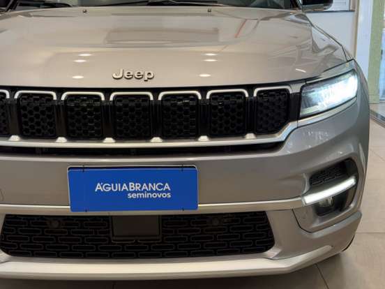 JEEP-COMMANDER-2023
