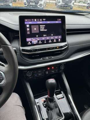 JEEP-COMMANDER-2023