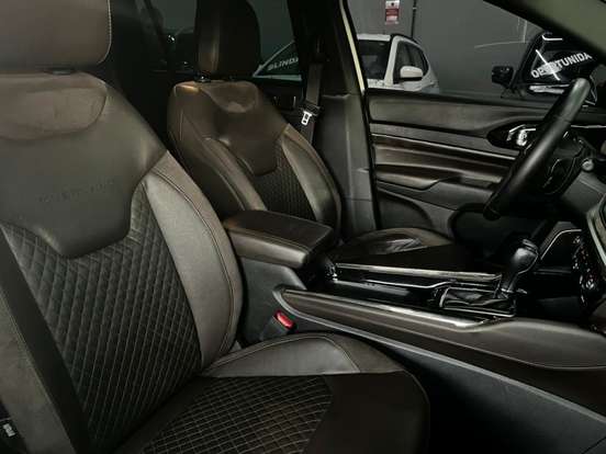 JEEP-COMMANDER-2023