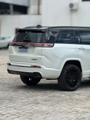 JEEP-COMMANDER-2.0 HURRICANE 4 TURBO GASOLINA BLACKHAWK AT9 JEEP-COMMANDER-2025