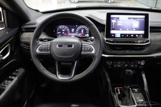 JEEP-COMMANDER-2024