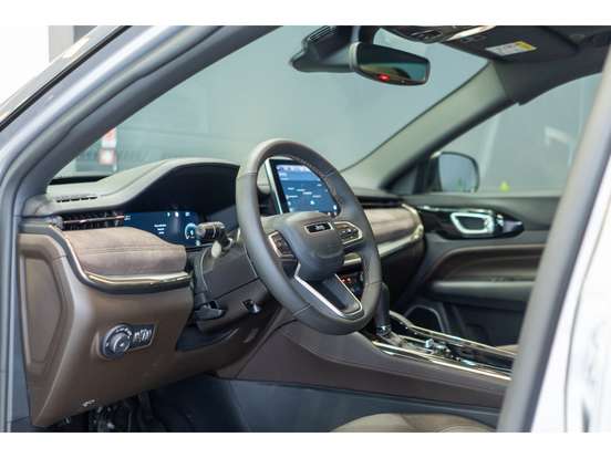 JEEP-COMMANDER-2.2 TURBO DIESEL OVERLAND AT9 JEEP-COMMANDER-2024