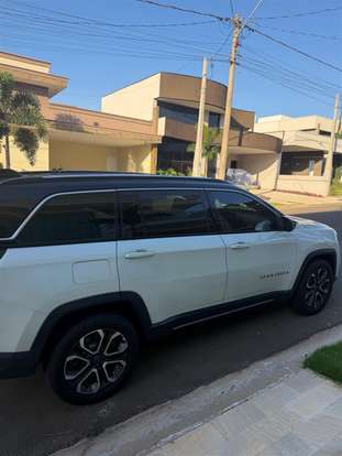 JEEP-COMMANDER-2024