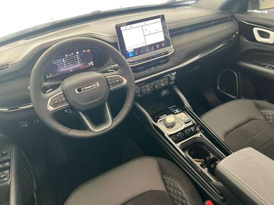 JEEP-COMMANDER-2.0 HURRICANE 4 TURBO FLEX BLACKHAWK AT9 JEEP-COMMANDER-2026