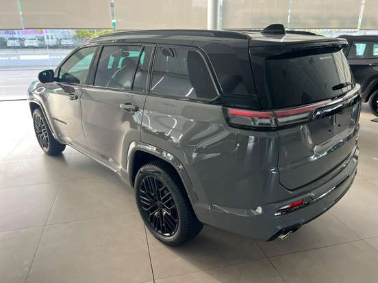 JEEP-COMMANDER-2.0 HURRICANE 4 TURBO FLEX BLACKHAWK AT9 JEEP-COMMANDER-2026