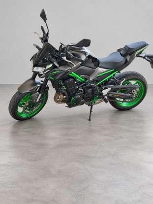 KAWASAKI-Z900-2023